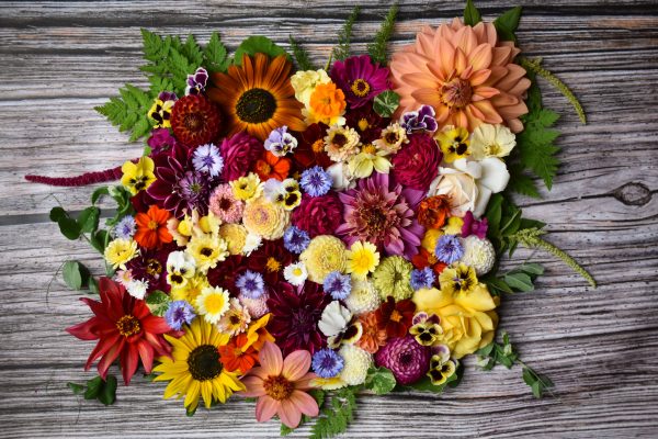 bespoke edible flowers for weddings